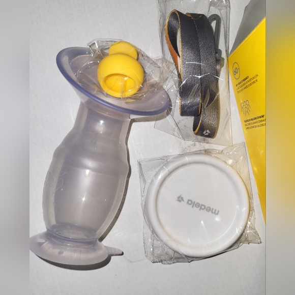 Medela Silicone Milk Collector - Picture 3 of 4